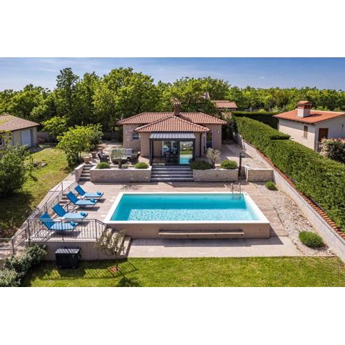 Villa Krasna Kuca for 5 people near Labin - Rabac with private heated pool