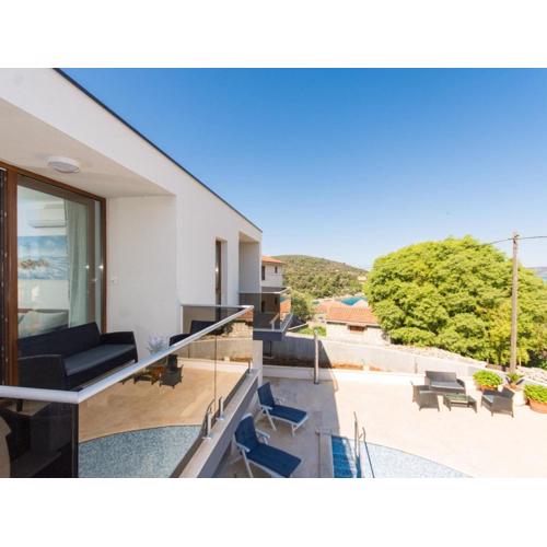 Villa LA-Comfort One Bedroom Apartment with Sea View Terrace 2