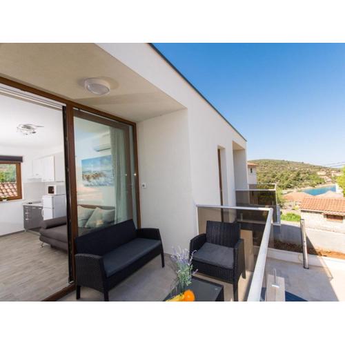 Villa LA-Comfort One Bedroom Apartment with Sea View Terrace 3
