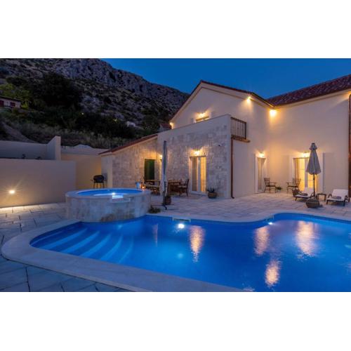 Villa La Residenza Mit Beheiztem Pool