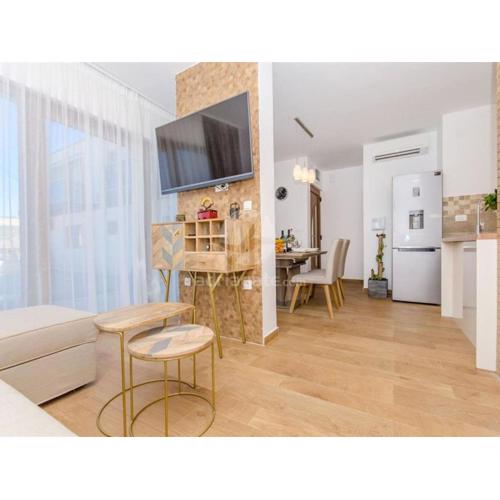 Villa LA-Two Bedroom Apartment with Terrace