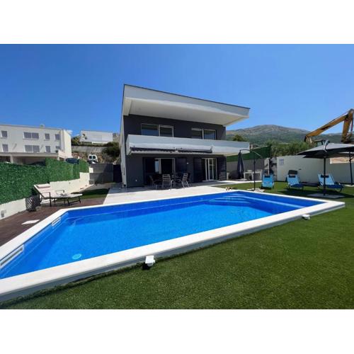 Villa La Vie - Podstrana