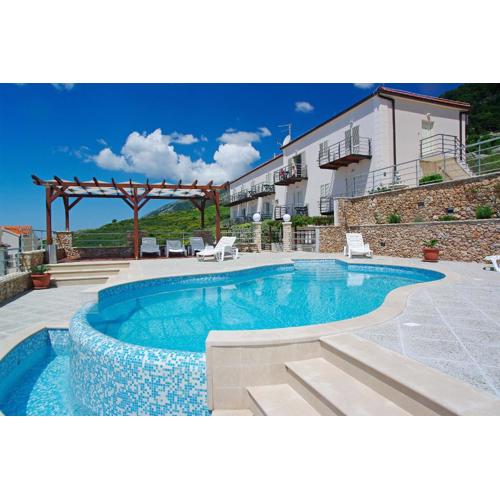 Villa Lara Apartments