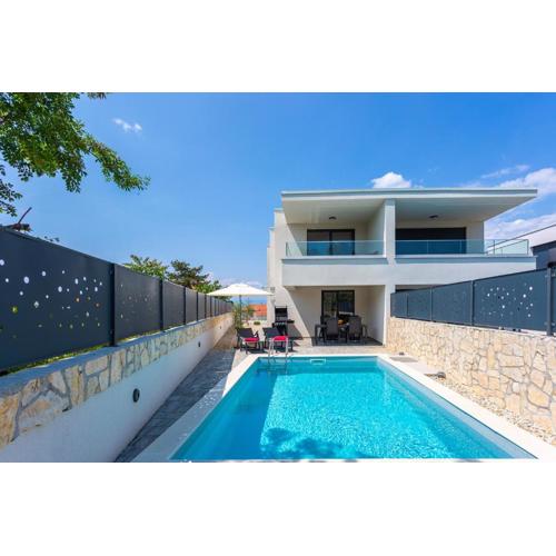Villa LARUS with private pool