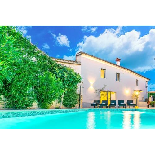 VILLA LATINI - Ideal for a family vacation. Heated pool. Local breakfast optional available