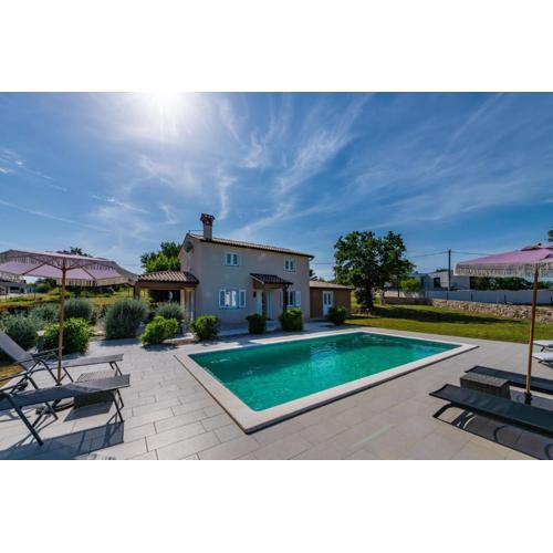Villa Laura, a charming and private villa near the sea