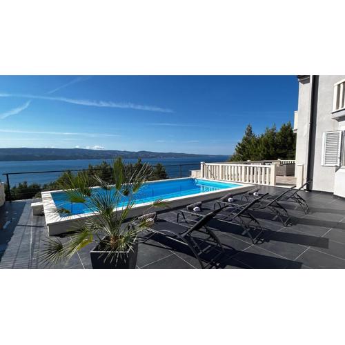 Villa Lea with a beautiful view and swimming pool