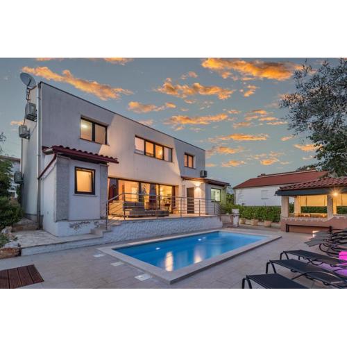 Villa Lelaina near Pula with private Pool and 3 km from the beach