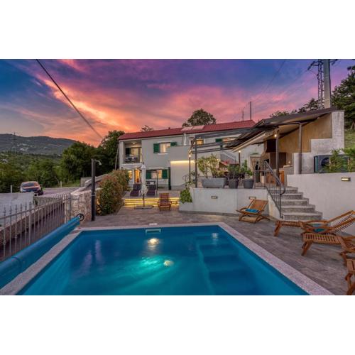 Villa LETA in a green oasis with fitness, souna, heated pool & barbecue, Kvarner