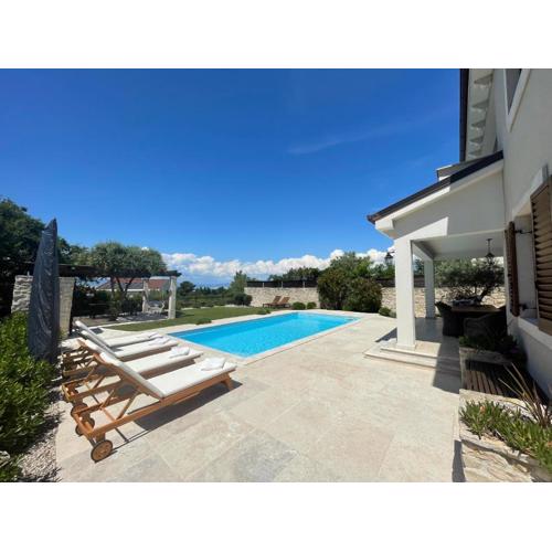 Villa Lia with pool and sea view