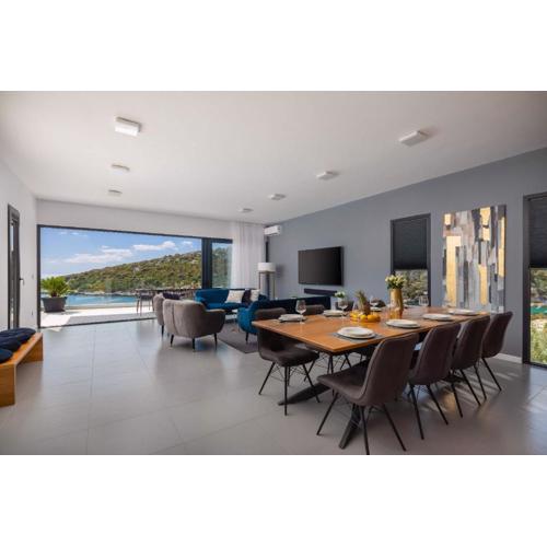 Villa Lijub Seafront - 4 Bedroom Villa - Stunning Sea Views - Gym And Wifi