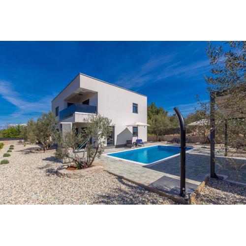 Villa LIO with private pool