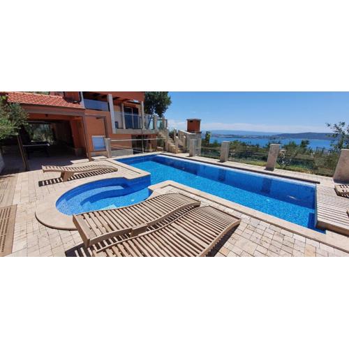 Villa LKL, heated private pool, secluded and with a great view
