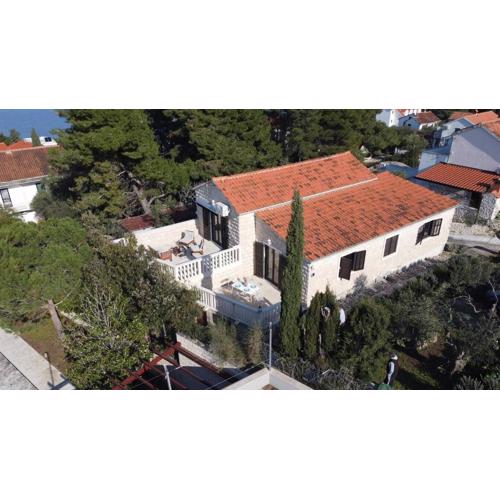 Villa L.L