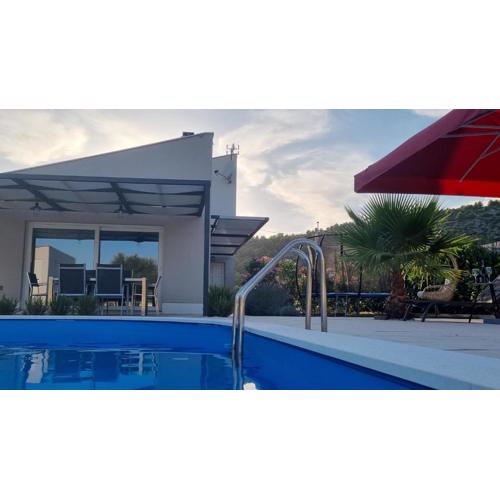 Villa Loni Trogir Marina with pool 55 m2 - 3 e-bike free use