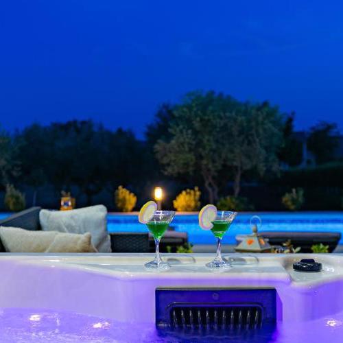 Villa Lorema-pet friendly on 5000 sqm garden,pool, jacuzzi, billiard&PS5