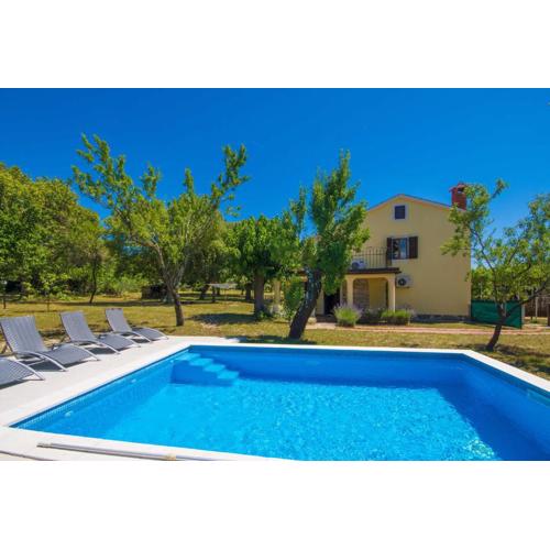 Villa Loreta, a beautiful and cozy villa minutes away from the sea