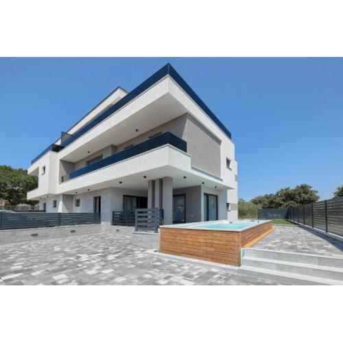 Villa Loreta near Fažana for 7 plus 1 people with luxury private jacuzzi only 600 meters from sea