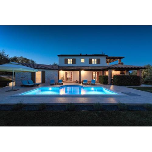 Villa Loverka near Pula only 3 km from the beach with sea view