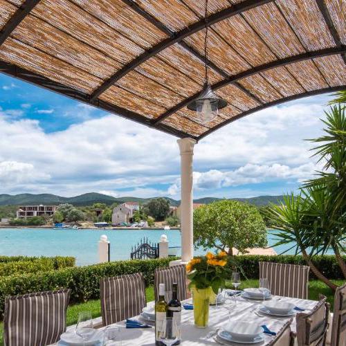 Villa Loviste Paradise