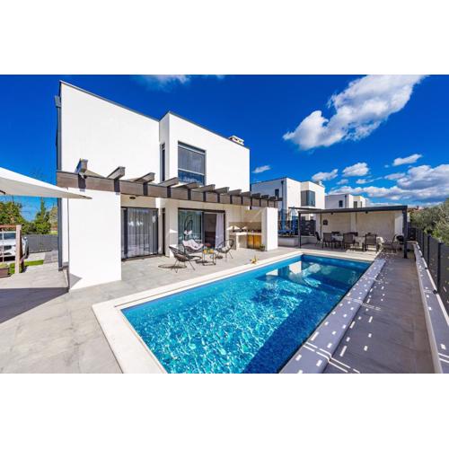 Villa Lu near Fažana for 7 people with private pool, kids playground & sea view