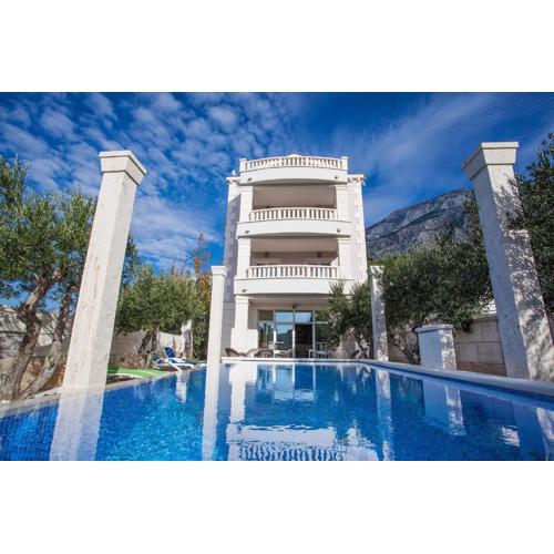 Villa Luce mit Pool