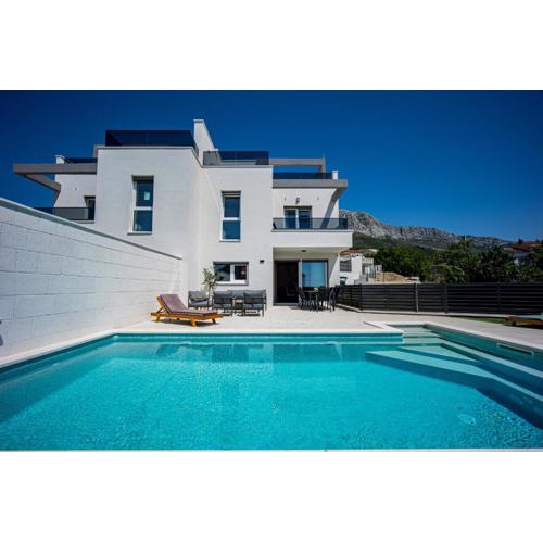 VILLA LUCIS
