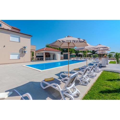 Villa Lucy Apartments