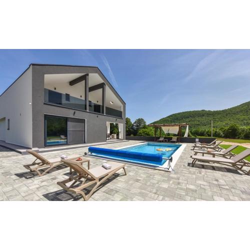 VIlla Luka - new isolated villa with heated pool, jacuzi and sauna