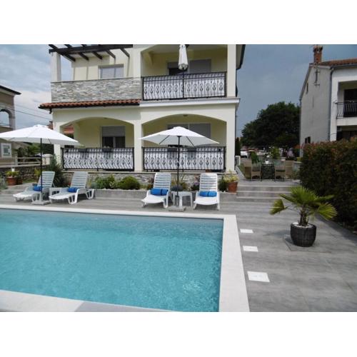 Villa Luka Apartment Cream