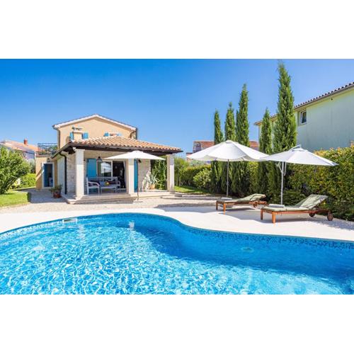 Villa Luka in Fažana with pool & playground only 600 meter from the beach