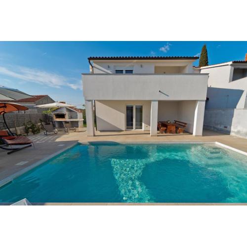 Villa Luka with private pool near Pula