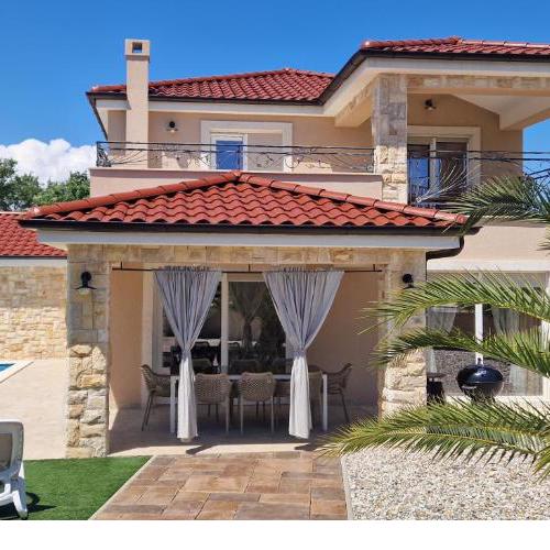 Villa Lukas&Ana s bazenom,dječjim igralištem