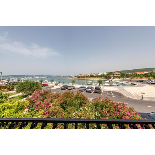 Villa LUMA Sukošan - house by the sea
