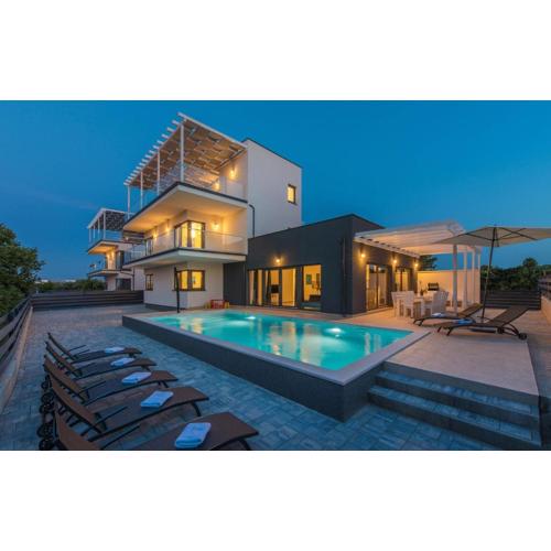 Villa Luna with Jacuzzi, Sauna and Private Pool