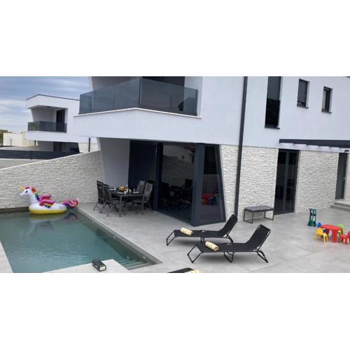 Villa LuRa in Pula mit Pool