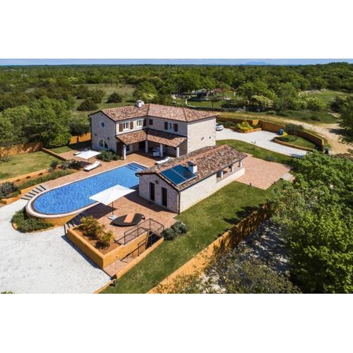 Villa Lux. Ema