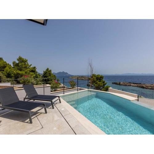 Villa Luxury Villa Luce by Interhome