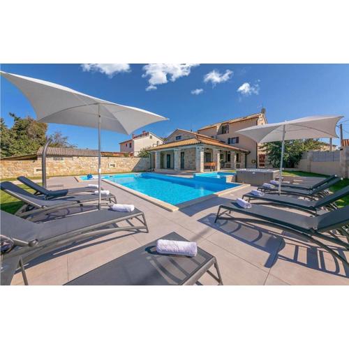 Villa M