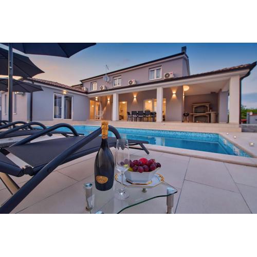 Villa Maasy