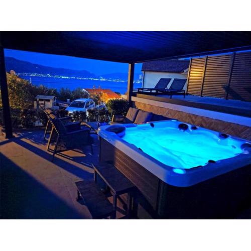 Villa Madu --- entire private villa with jacuzzi