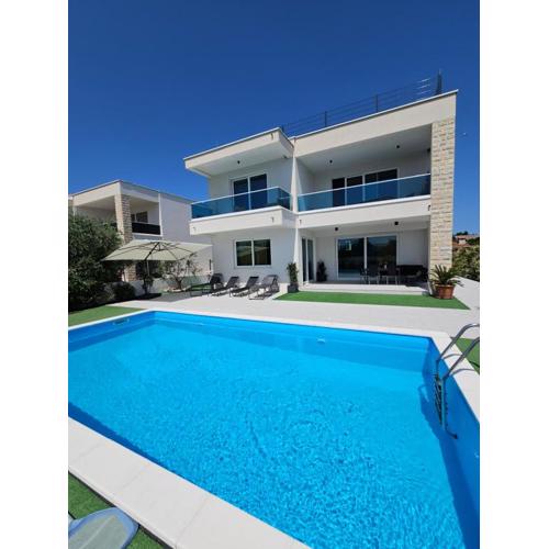 Villa Maestro
