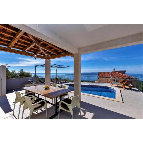 Villa Magico with pool and fantastic seaview