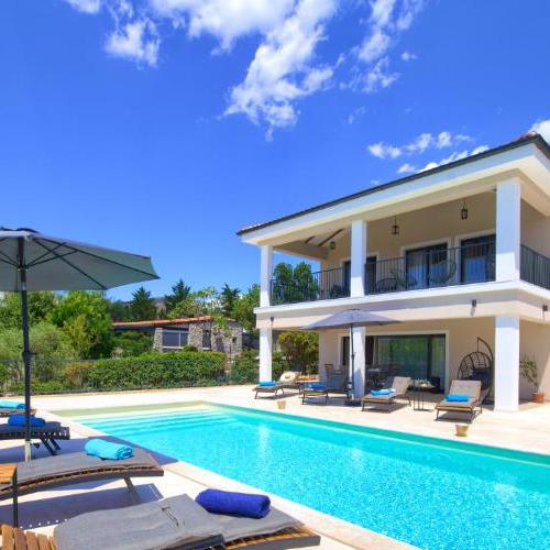 Villa MAGNIFICA with pool
