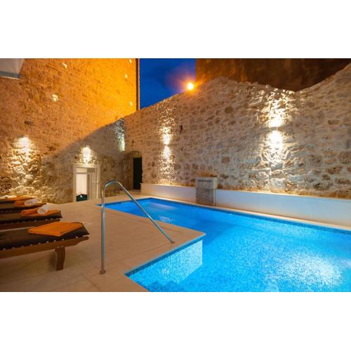 Villa Majestic with heated pool and rooftop terrace