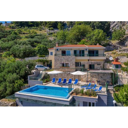 Villa Makar,heated pool,gym,grill,seaview