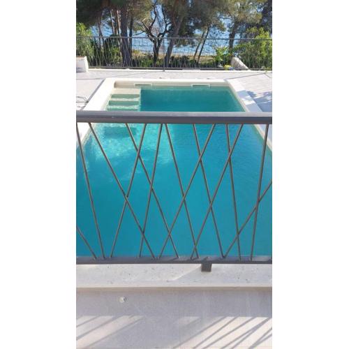 Villa Mala Smišna Poolside Paradise by the Sea