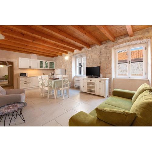 Villa Mama - Traditional Apartments in Omis, free parking