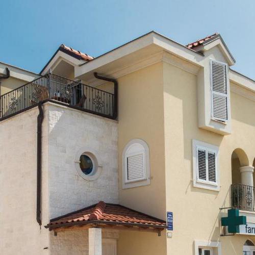 Villa Manda with sea view, 2 terraces & parking