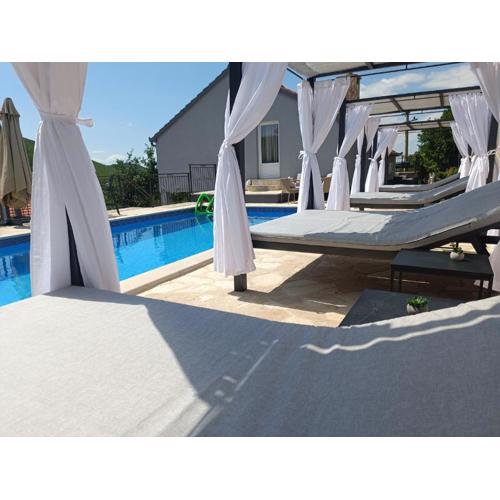 Villa Marija with heated pool